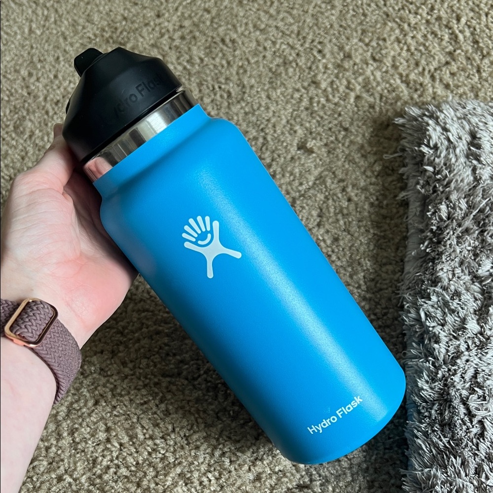 Hydro Flask Sky Blue Bottle with Black Lid